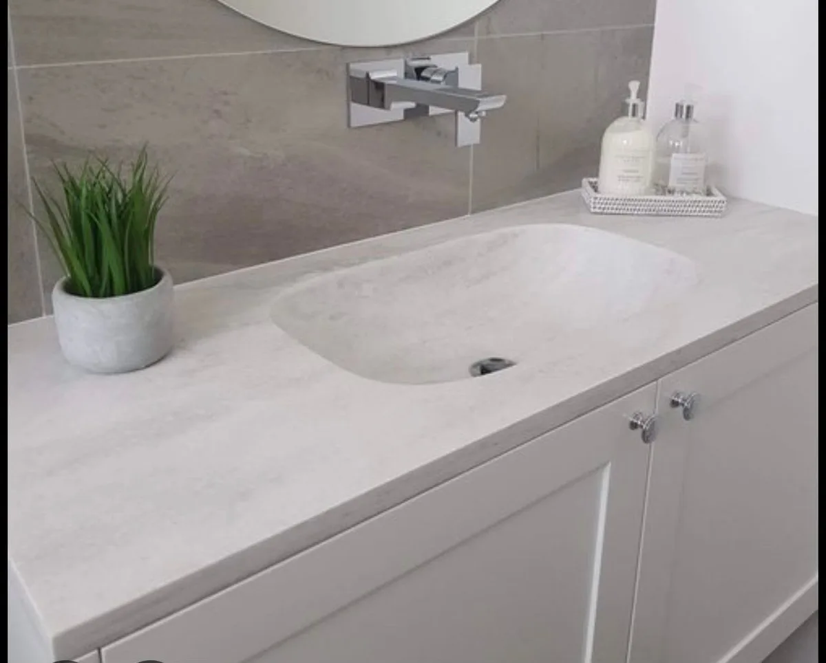 Oval entegre lavabolu akrilik banyo tezgahı, bitmiş banyo